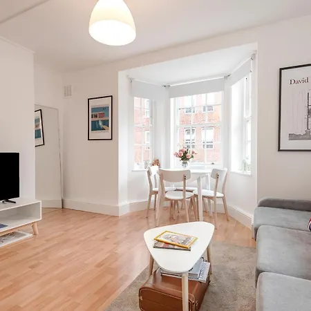 Modern One Bedroom Victoria Apartment London Exterior photo