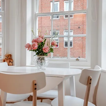 Modern One Bedroom Victoria Apartment London Exterior photo
