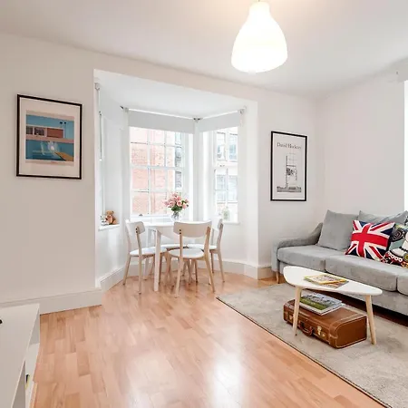 Modern One Bedroom Victoria Apartment London Exterior photo