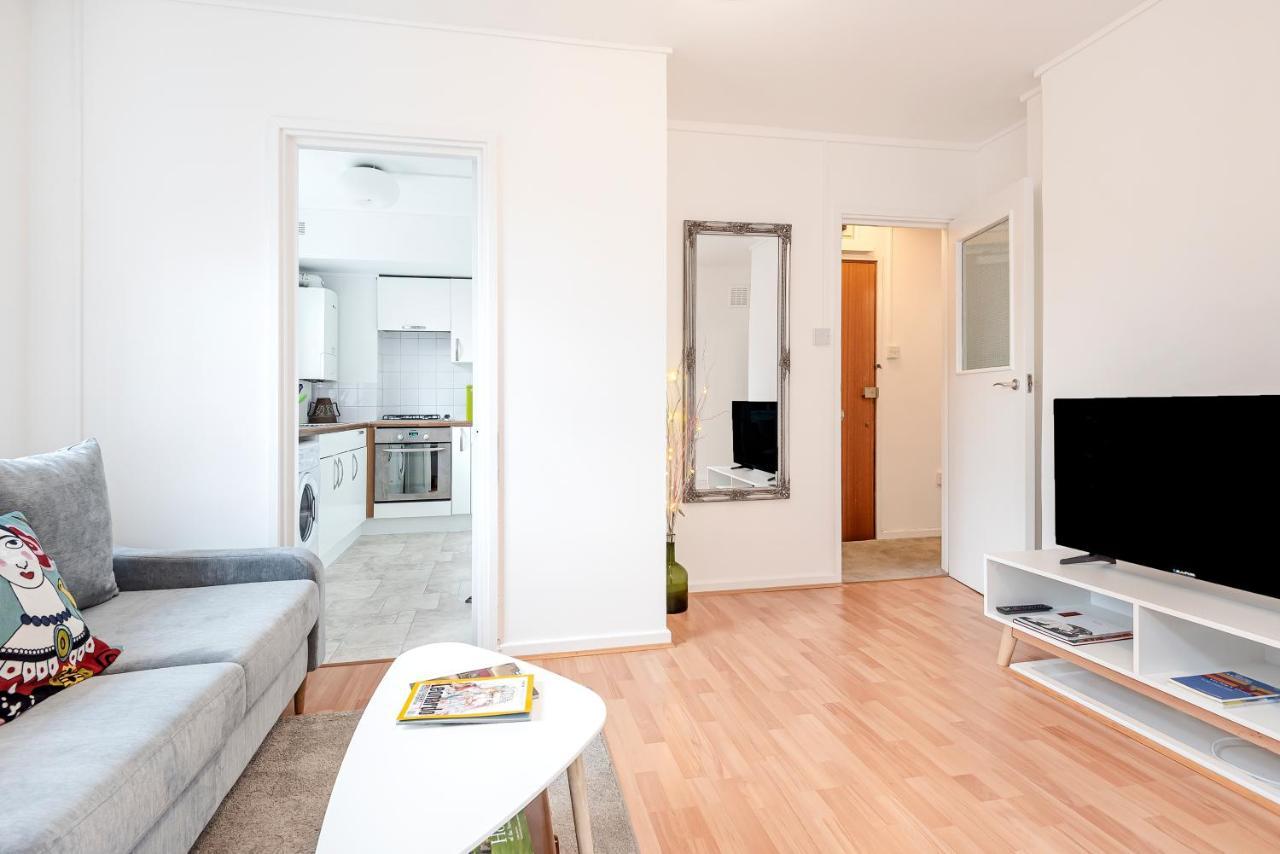 Apartment Modern One Bedroom Victoria London
