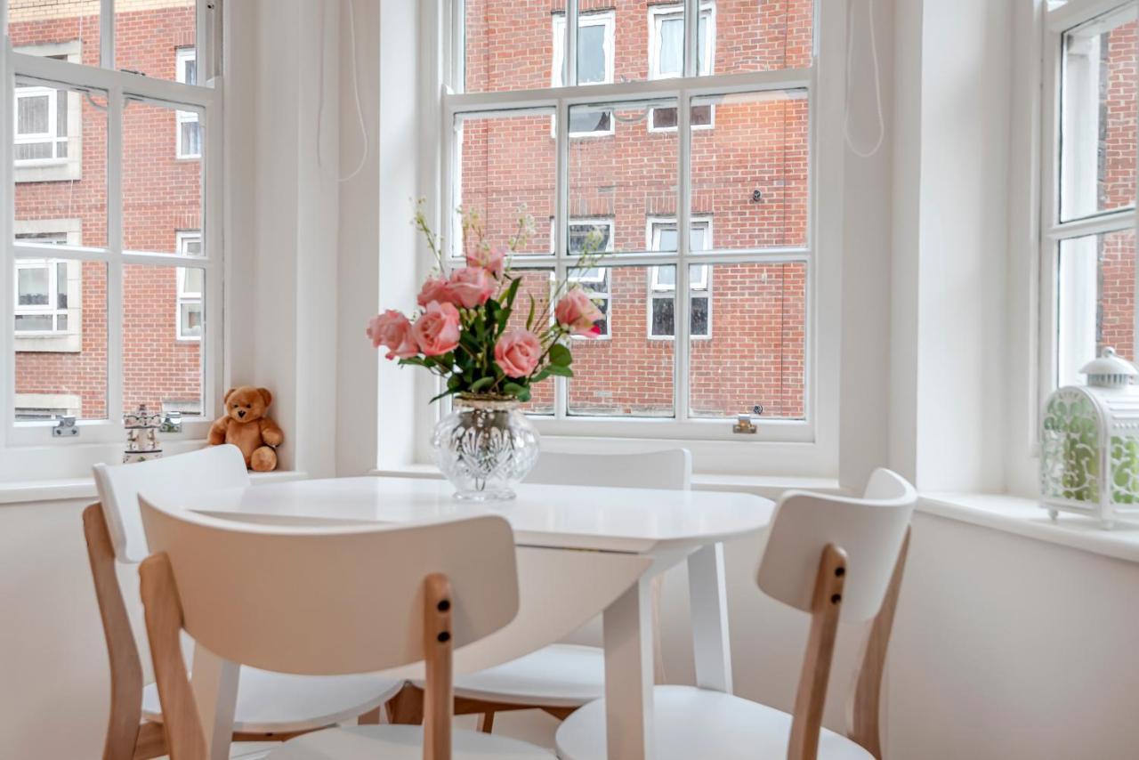 Modern One Bedroom Victoria * London